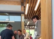 米兰体育-包含只关于吐槽｜库里公开招募詹姆斯去打球；喷不过就拉黑；杨瀚森排面的词条