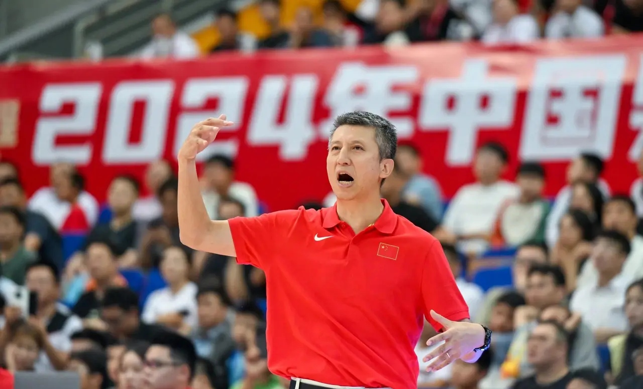 郭士强成为中国男篮主教练第二次临危受命的简单介绍