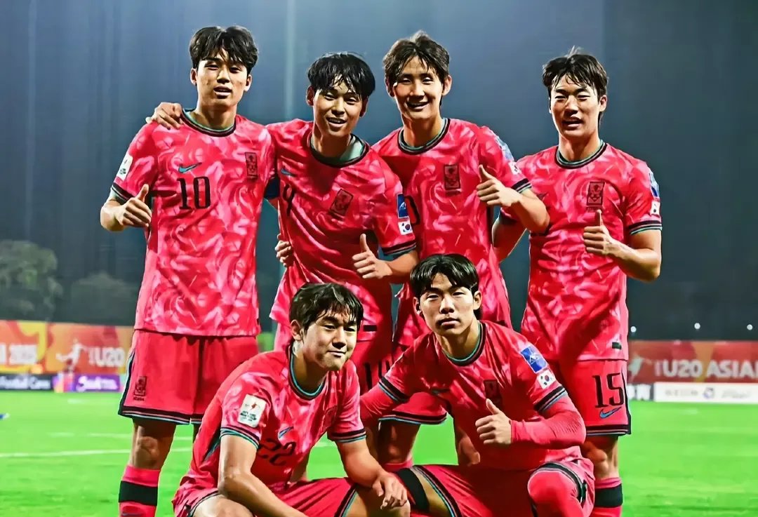 关于东亚杯前瞻：日本队练兵征召14名新人中国香港9名中超中甲球员的信息