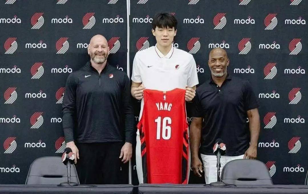 中国男篮已返回北京，曾凡博今日将前往国家队报道的简单介绍