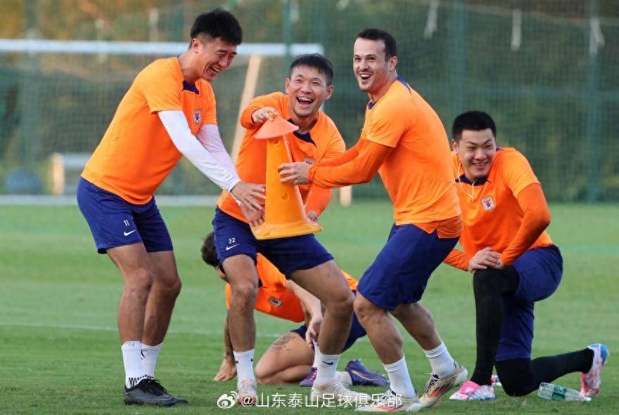 高准翼复出搭档外援中卫，泰山后防线重组，能否抵三镇进