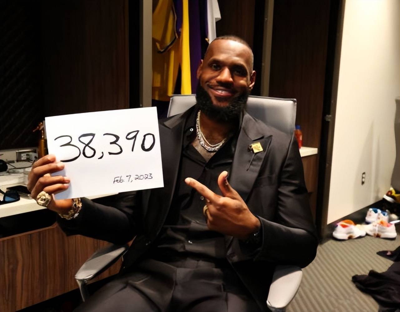 在湖人被立雕像有多难？NBA历史仅6人，詹姆斯有机会吗？的简单介绍
