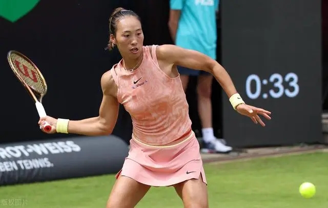 决胜瞬间！女子足球选手百战百胜！